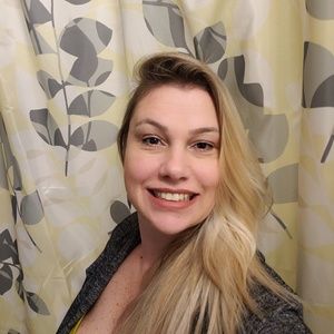 Meet your Posher, Debora